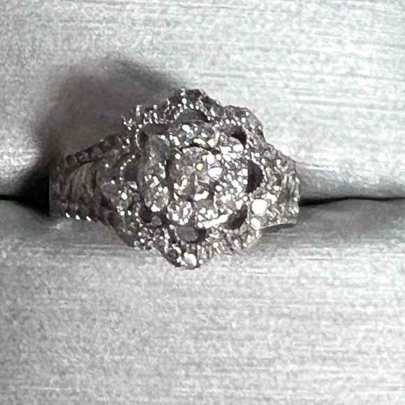 Simply Vera Vera Wang Diamond Flower Ring 🌸 - Picture 2 of 15